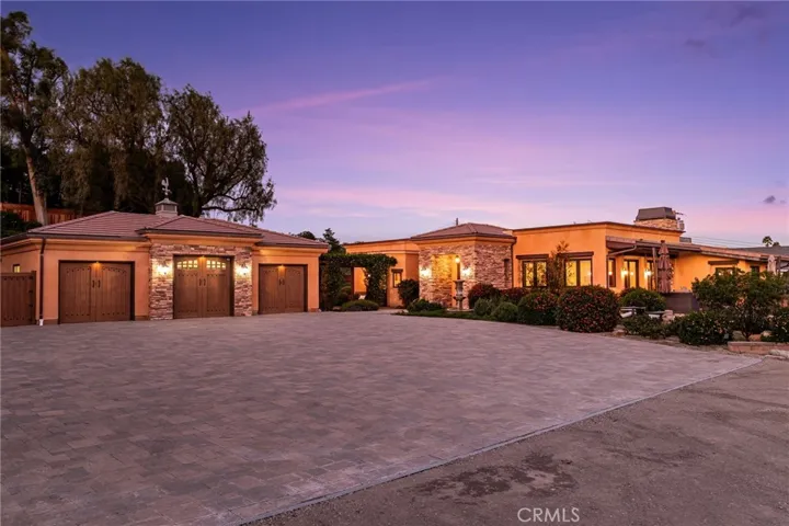 Oversized driveway for guests