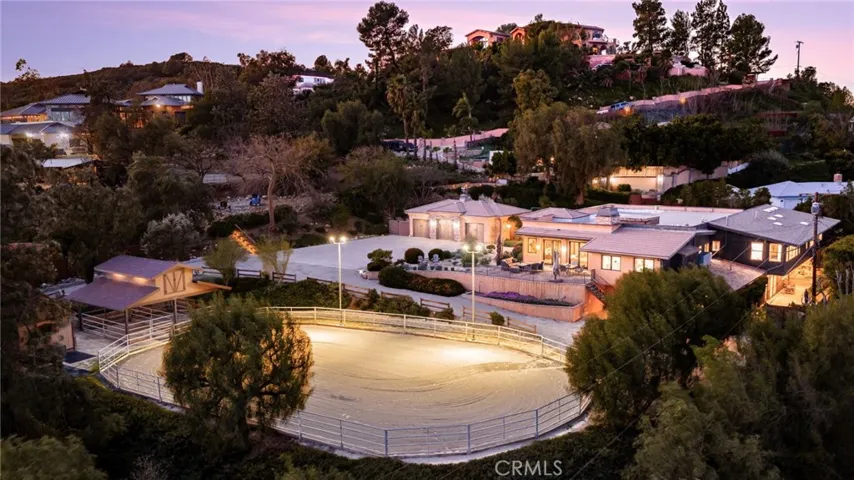 Beautiful equestrian property on over 1 acre