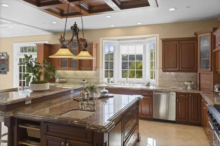 Huge Kitchen Island with Seating  Sink and Non Ref