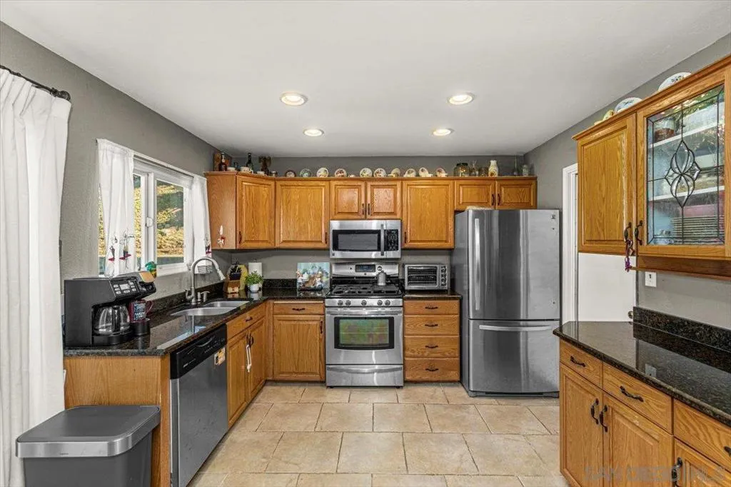 6566 Glidden Lane, San Diego, California 92111 home-pic-10