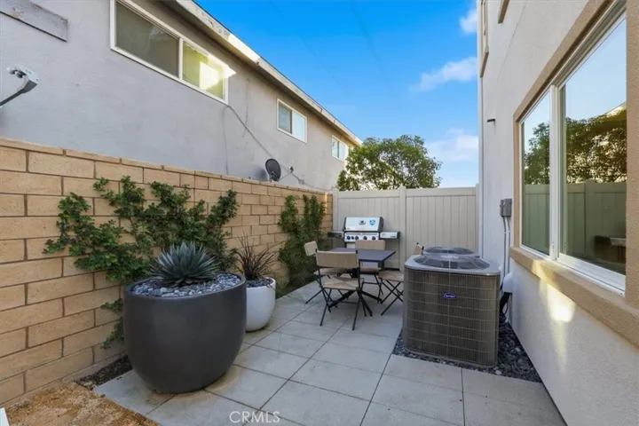 PHOTOS OF THE MODEL EXTERIOR ELEVATIONS, FEATURES AND FINISHES MAY VARY