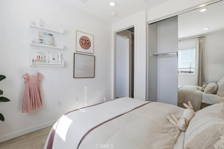 PHOTOS OF THE MODEL EXTERIOR ELEVATIONS, FEATURES AND FINISHES MAY VARY