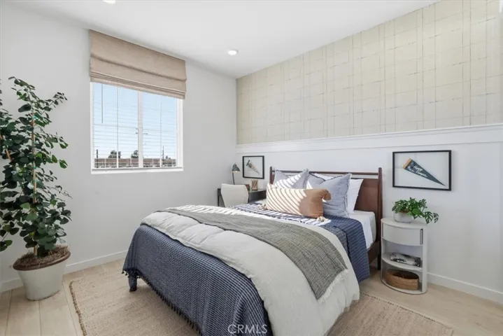 PHOTOS OF THE MODEL EXTERIOR ELEVATIONS, FEATURES AND FINISHES MAY VARY