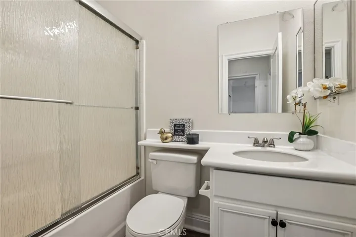 Upstairs Hallway Bathroom - 15 Whitworth, Ladera Ranch, CA 92694