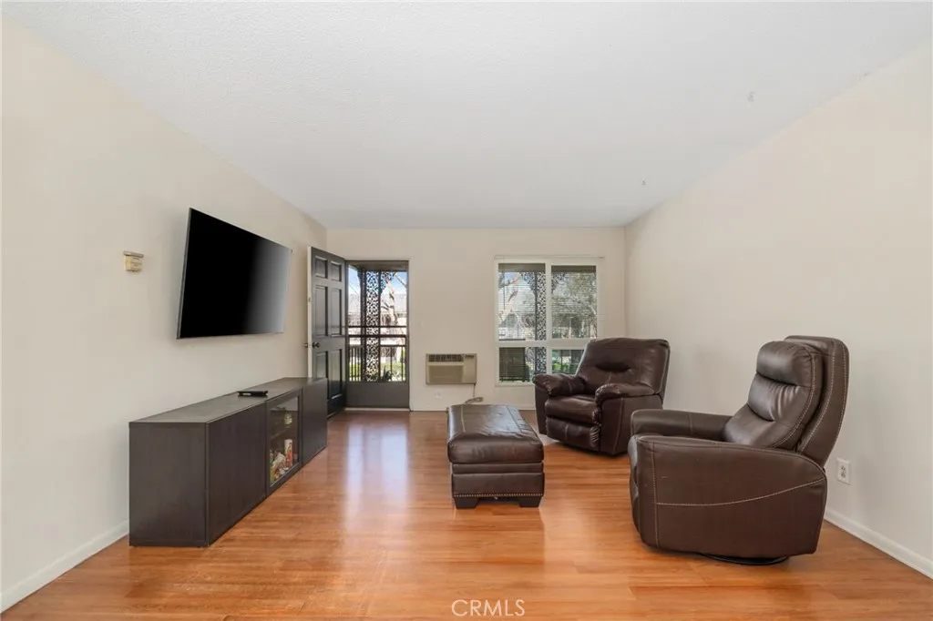 660 S Glassell 48, Orange, California 92866 home-pic-3