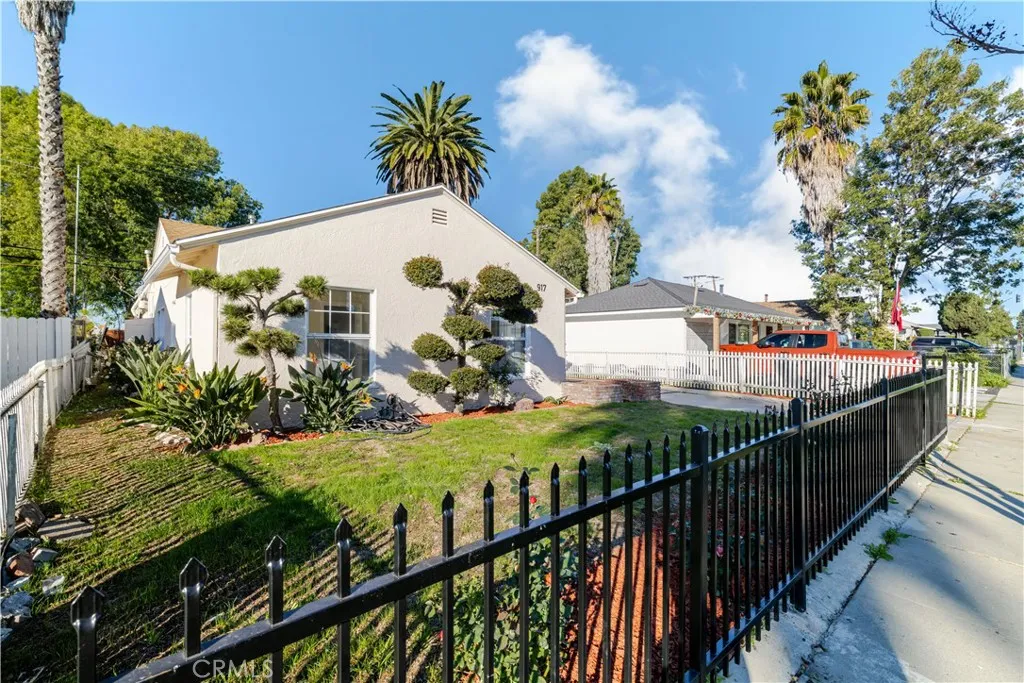 917 S Aprilia, Compton, California 90220 home-pic-21