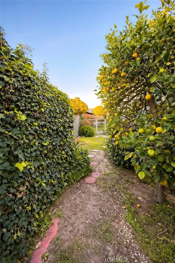 9123 Amboy Ave, Sun Valley, California 91352 home-pic-16