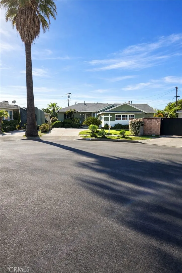 9123 Amboy Ave, Sun Valley, California 91352 home-pic-17