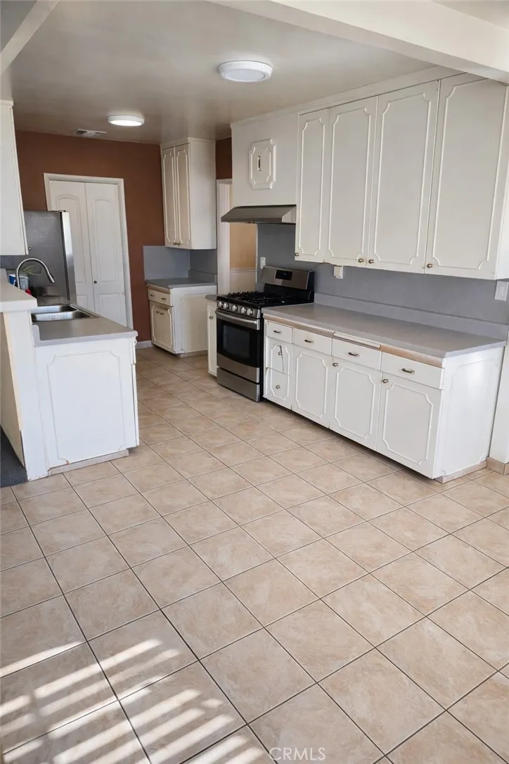 9123 Amboy Ave, Sun Valley, California 91352 home-pic-14
