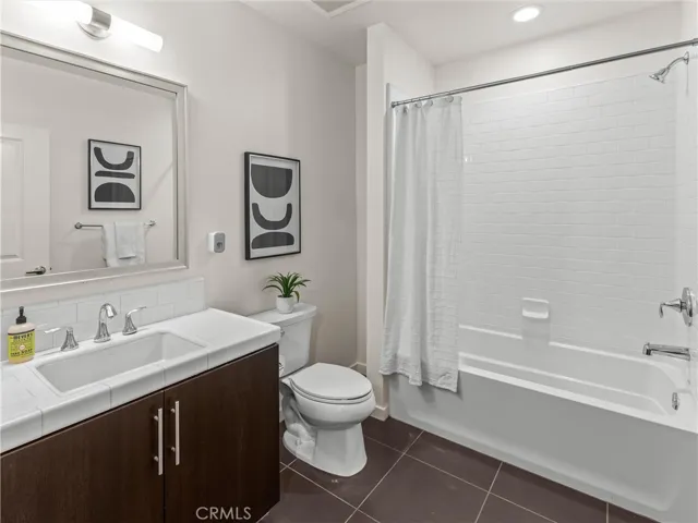 21 Gramercy 208, Irvine, California 92612