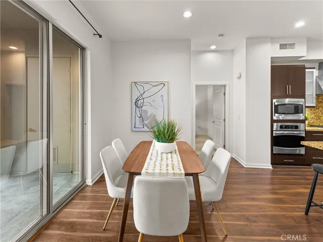 21 Gramercy 208, Irvine, California 92612