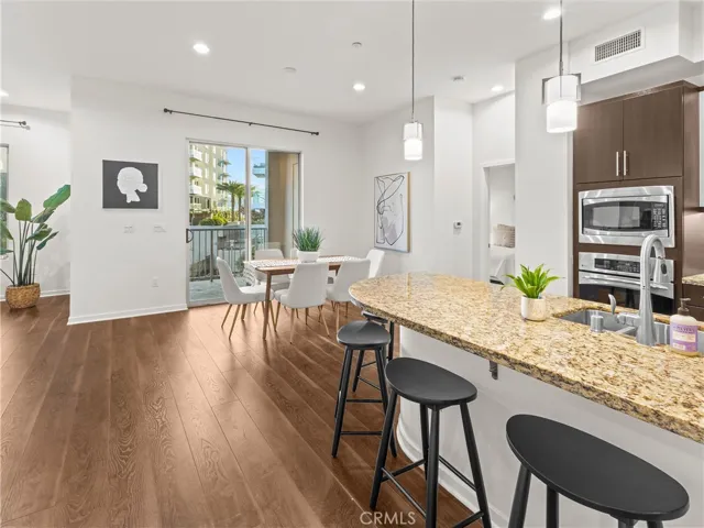 21 Gramercy 208, Irvine, California 92612