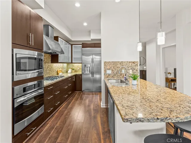 21 Gramercy 208, Irvine, California 92612