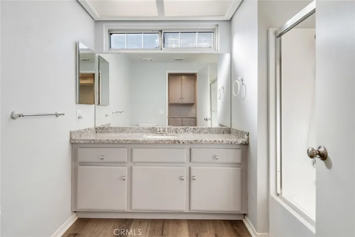 Full bath with tub/shower combo