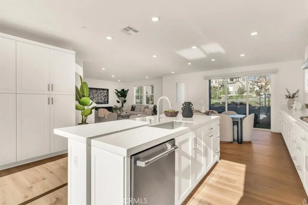 214 Tank, Irvine, California 92618 home-pic-1