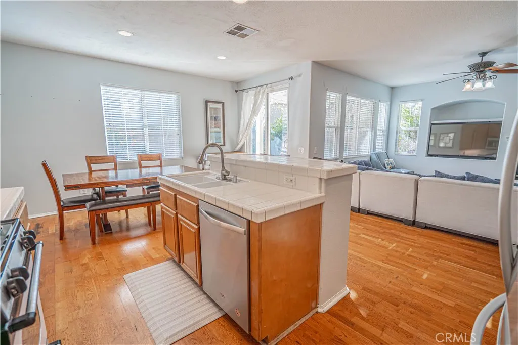 24134 Tango Drive, Valencia, California 91354 home-pic-9