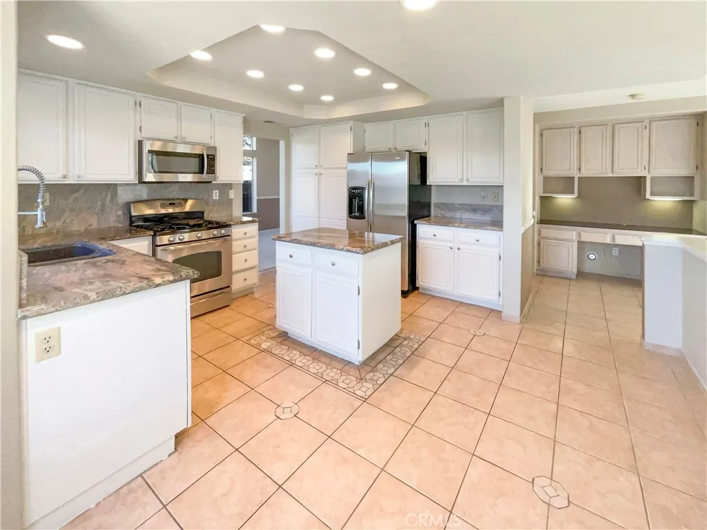 12196 Nugget Avenue, Victorville, California 92392 home-pic-2
