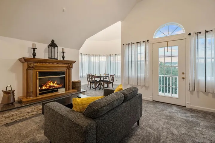 Upper level bonus room...a great retreat for a large art studio, yoga, meditation, office, bedroom...