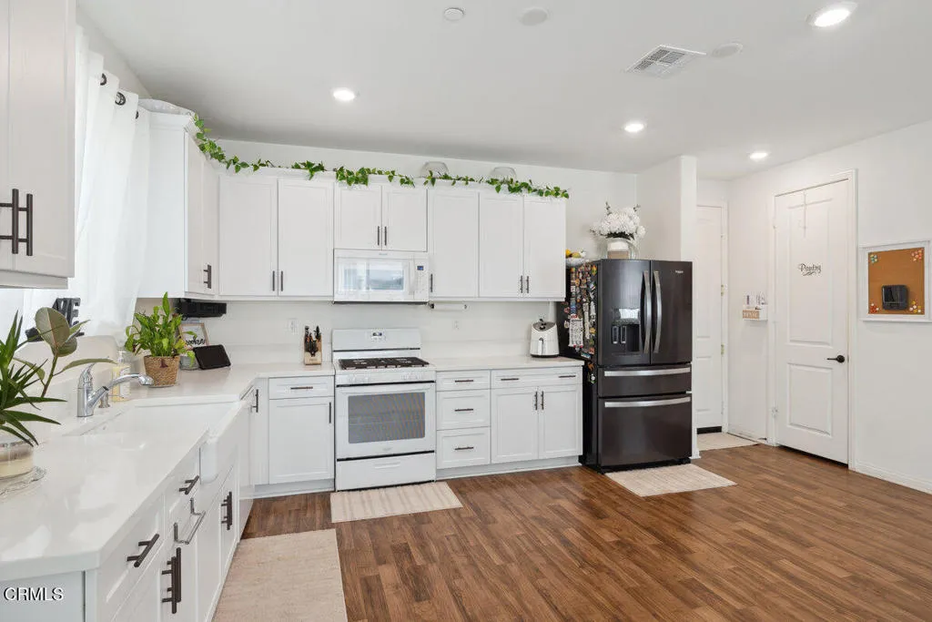 420 Celebration Lane, Santa Paula, California 93060 home-pic-16