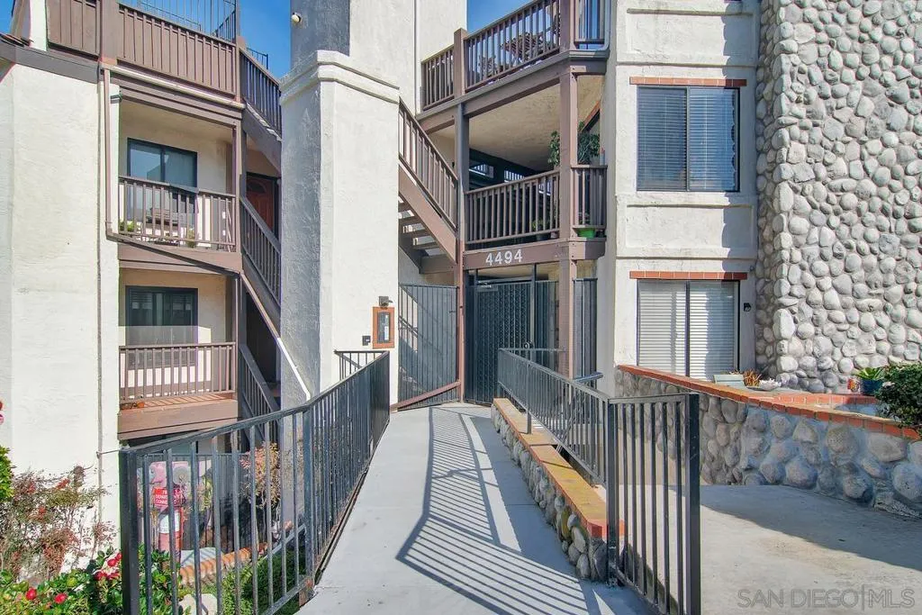 4494 Mentone St. 6, San Diego, California 92107 home-pic-21