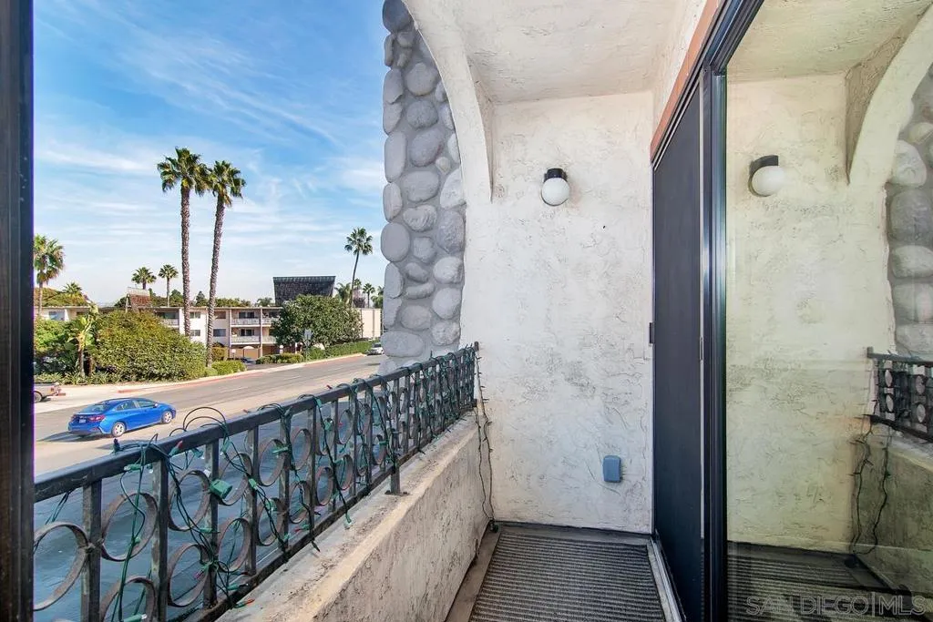 4494 Mentone St. 6, San Diego, California 92107 home-pic-25