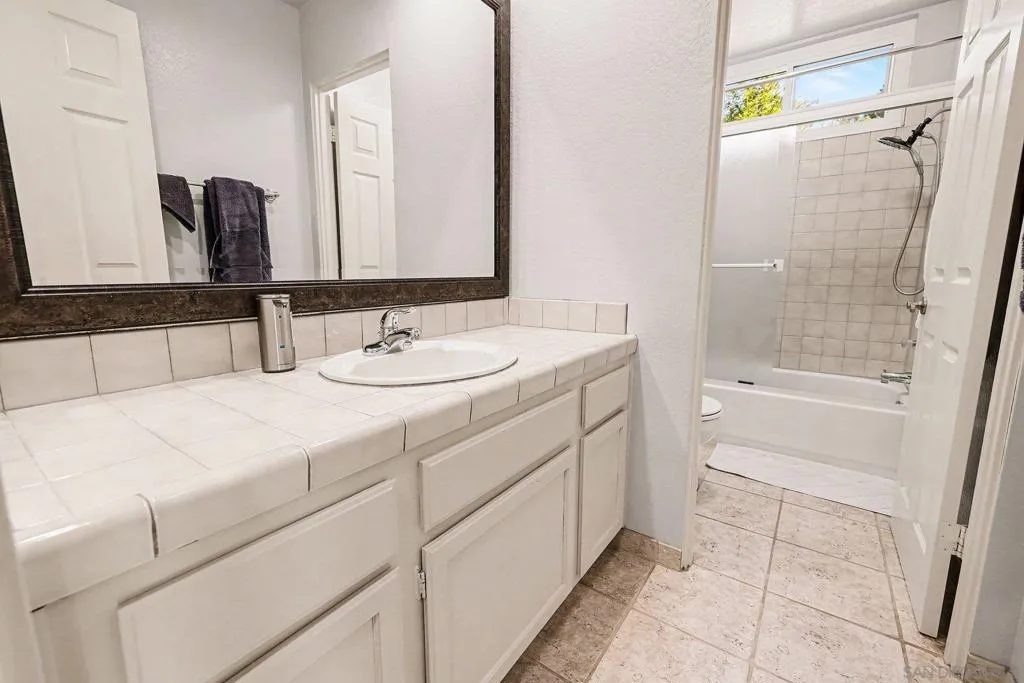 627 Valley Grove Ln, Escondido, California 92025 home-pic-27