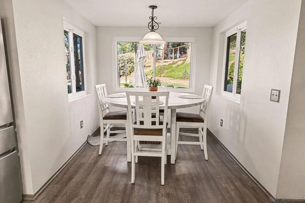 627 Valley Grove Ln, Escondido, California 92025 home-pic-11