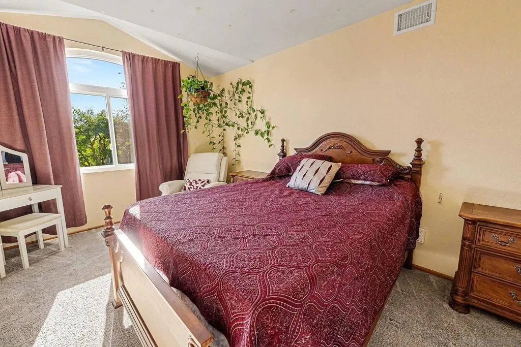 627 Valley Grove Ln, Escondido, California 92025 home-pic-24