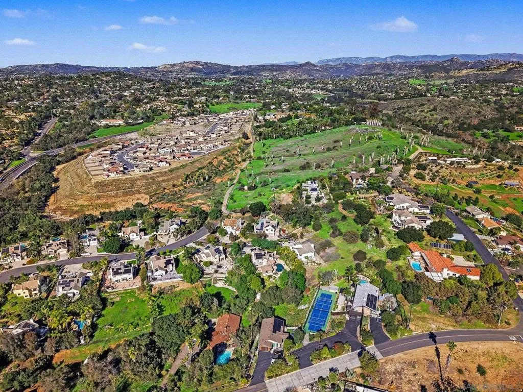 627 Valley Grove Ln, Escondido, California 92025 home-pic-39