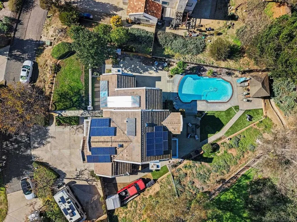 627 Valley Grove Ln, Escondido, California 92025 home-pic-2