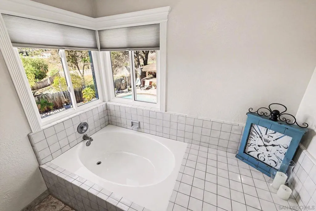 627 Valley Grove Ln, Escondido, California 92025 home-pic-19