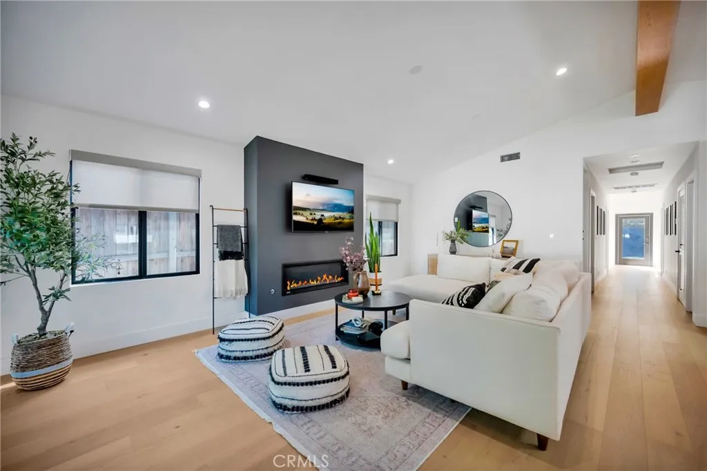 966 Rosecrans Avenue, Manhattan Beach, California 90266 home-pic-4