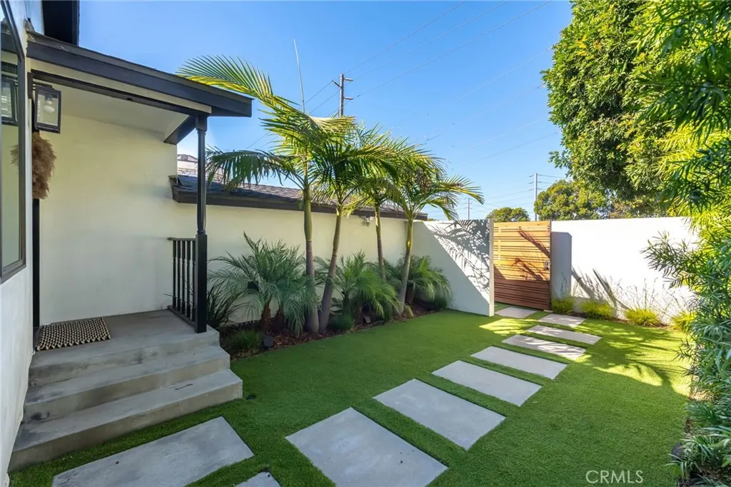 966 Rosecrans Avenue, Manhattan Beach, California 90266 home-pic-2