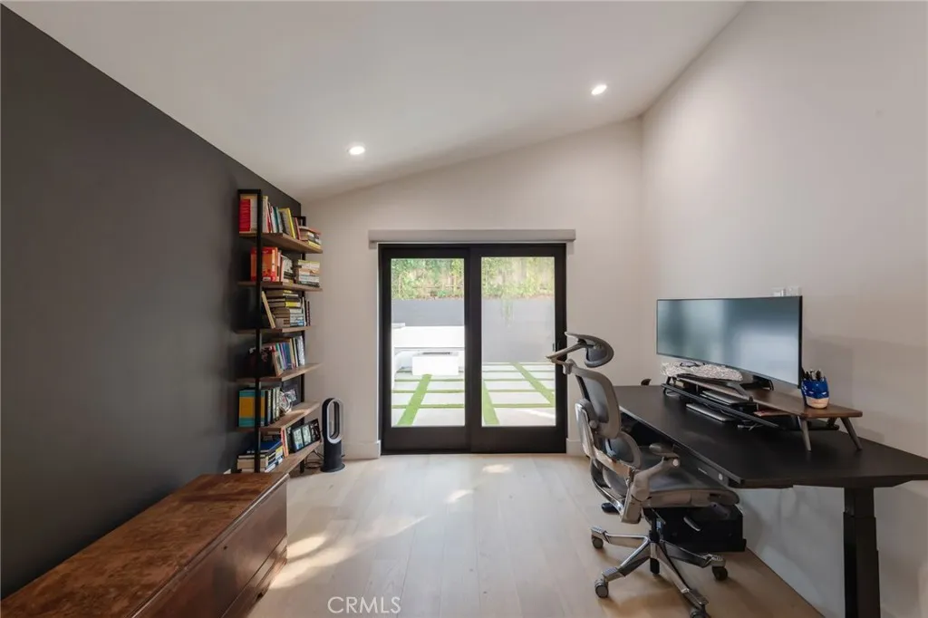 966 Rosecrans Avenue, Manhattan Beach, California 90266 home-pic-19
