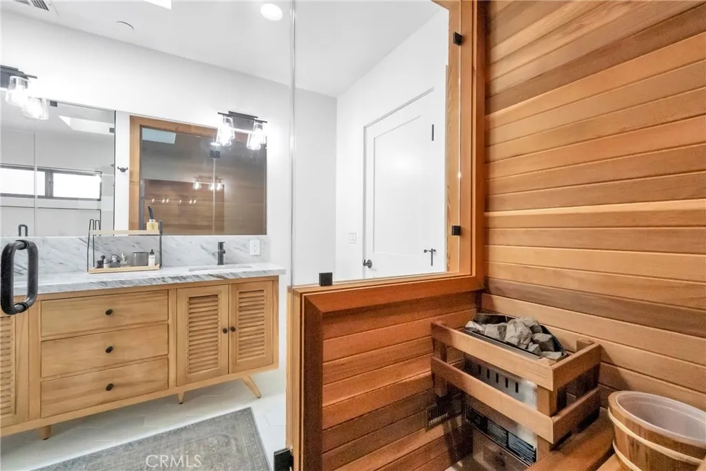 966 Rosecrans Avenue, Manhattan Beach, California 90266 home-pic-16