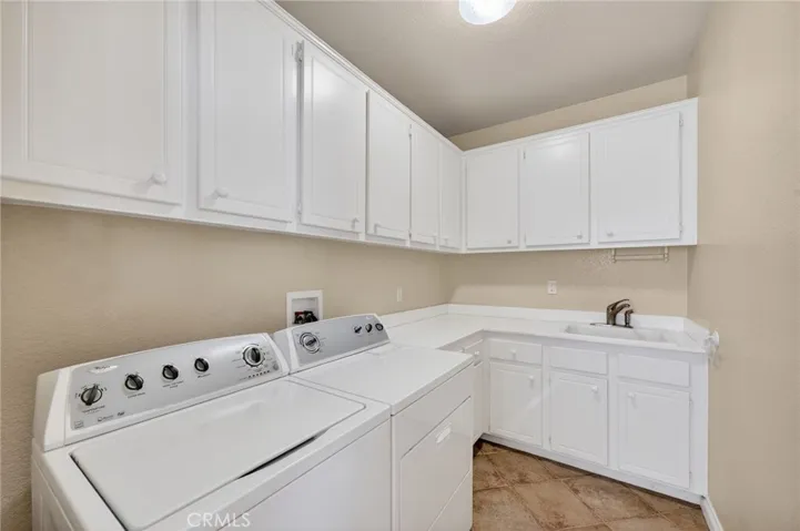 Laundry room with Washer and dryer