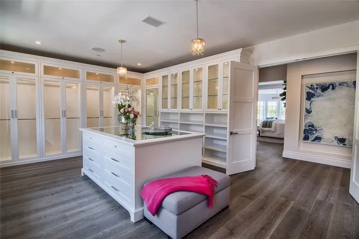 Master Closet Hers