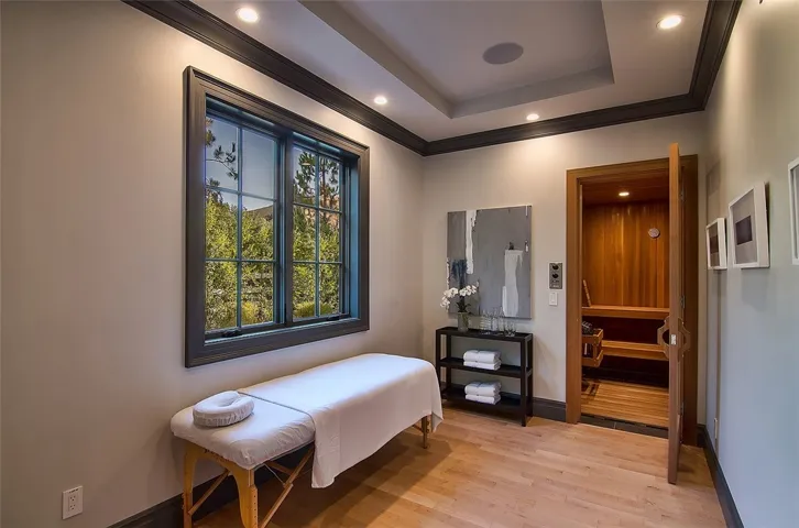 Massage studio, with sauna