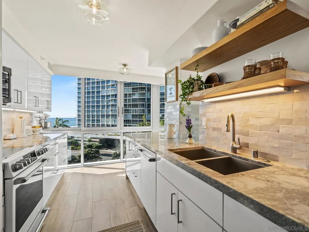 1750 Avenida Del Mundo 404, Coronado, California 92118 home-pic-24