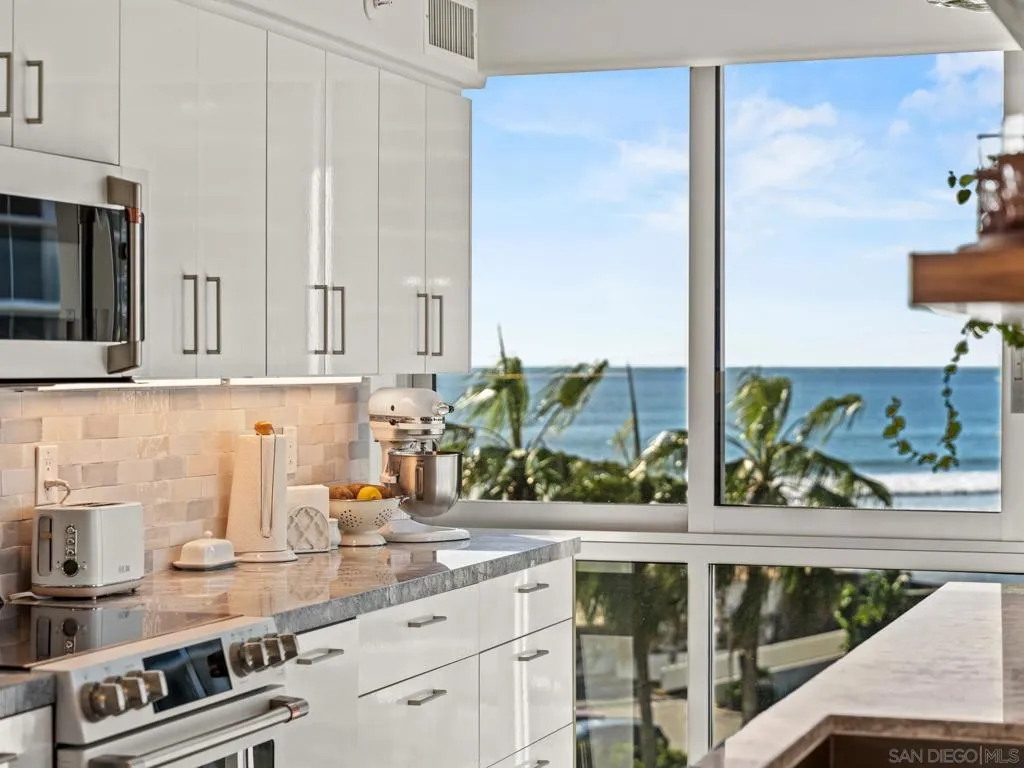 1750 Avenida Del Mundo 404, Coronado, California 92118 home-pic-21