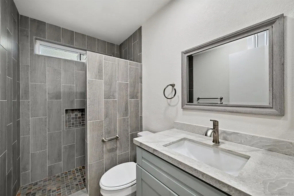 1749 Via Allena, Oceanside, California 92056 home-pic-20