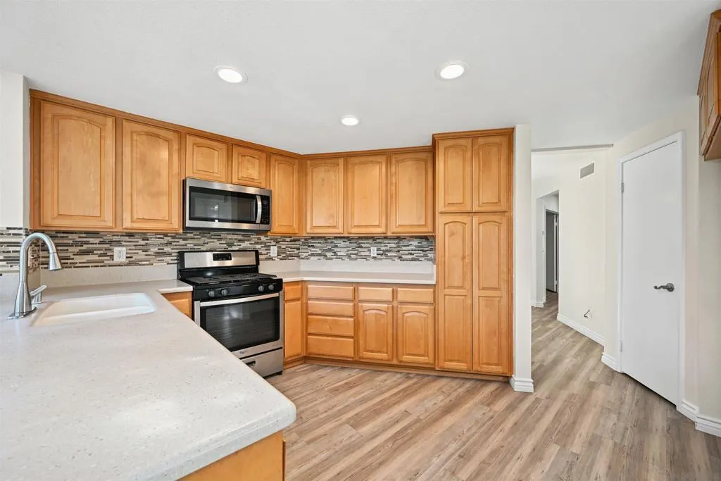 1749 Via Allena, Oceanside, California 92056 home-pic-9