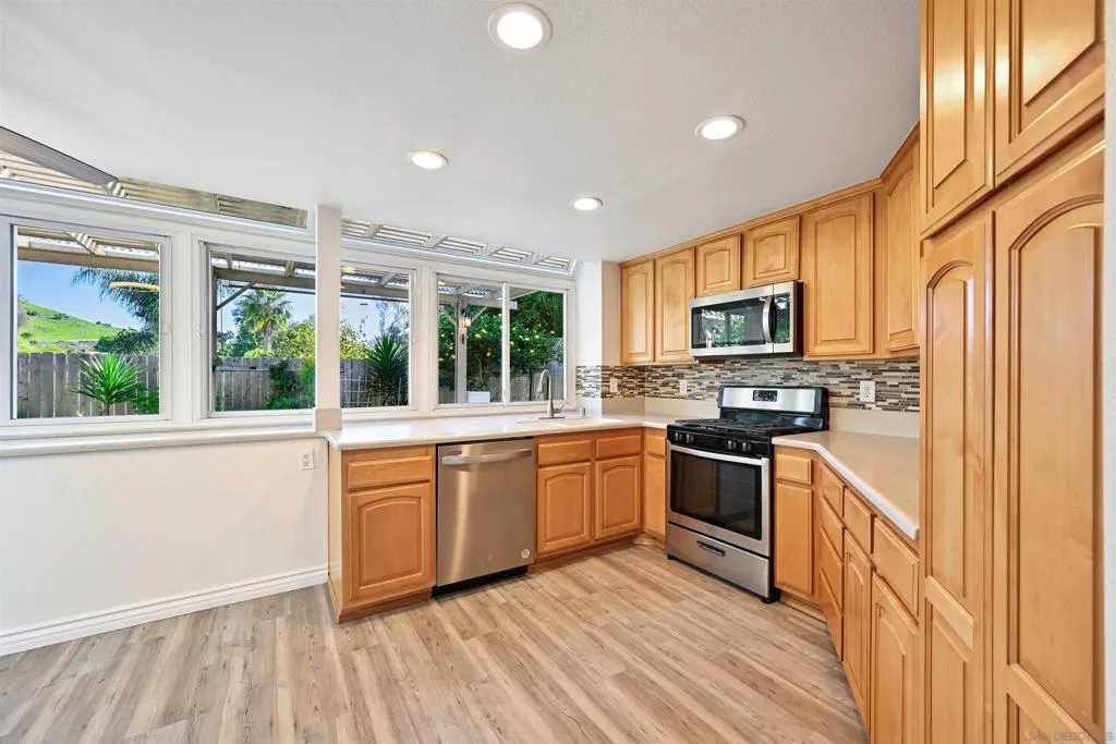 1749 Via Allena, Oceanside, California 92056 home-pic-10