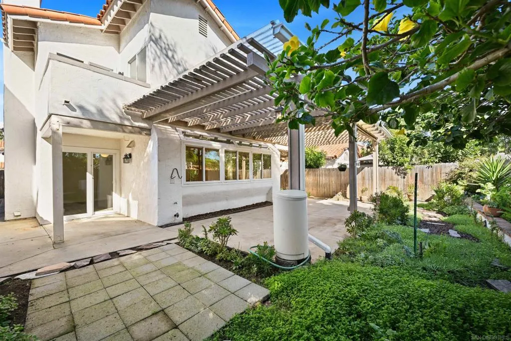 1749 Via Allena, Oceanside, California 92056 home-pic-24