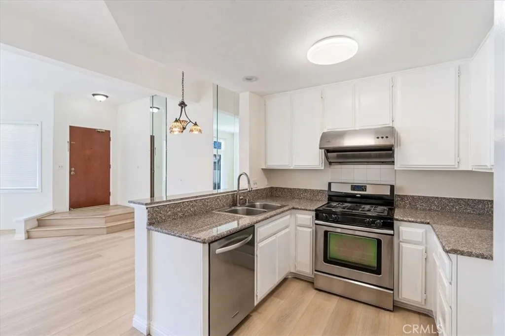 55 Willowcrest, Pomona, California 91766 home-pic-15