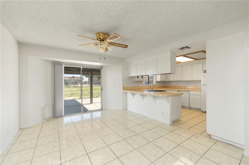 11135 Truchas, Apple Valley, California 92308 home-pic-8