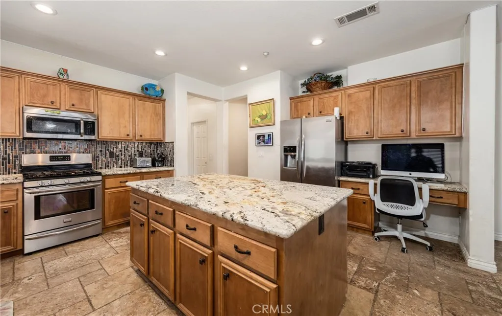 7840 La Cresta Street, Highland, California 92346 home-pic-19