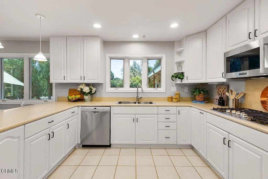 2735 Los Pinos Circle, Camarillo, California 93012 home-pic-24