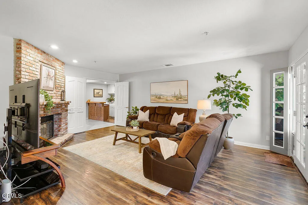 2735 Los Pinos Circle, Camarillo, California 93012 home-pic-28