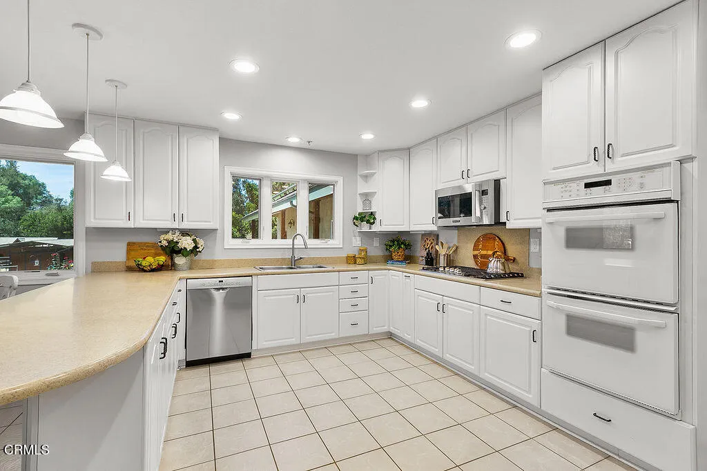 2735 Los Pinos Circle, Camarillo, California 93012 home-pic-20